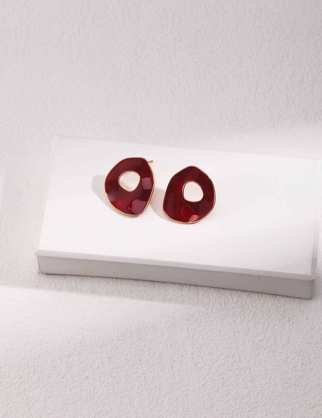 Holiday Elegance Pure Silver Drip Glaze Earrings – Classic Red K Gold Finish