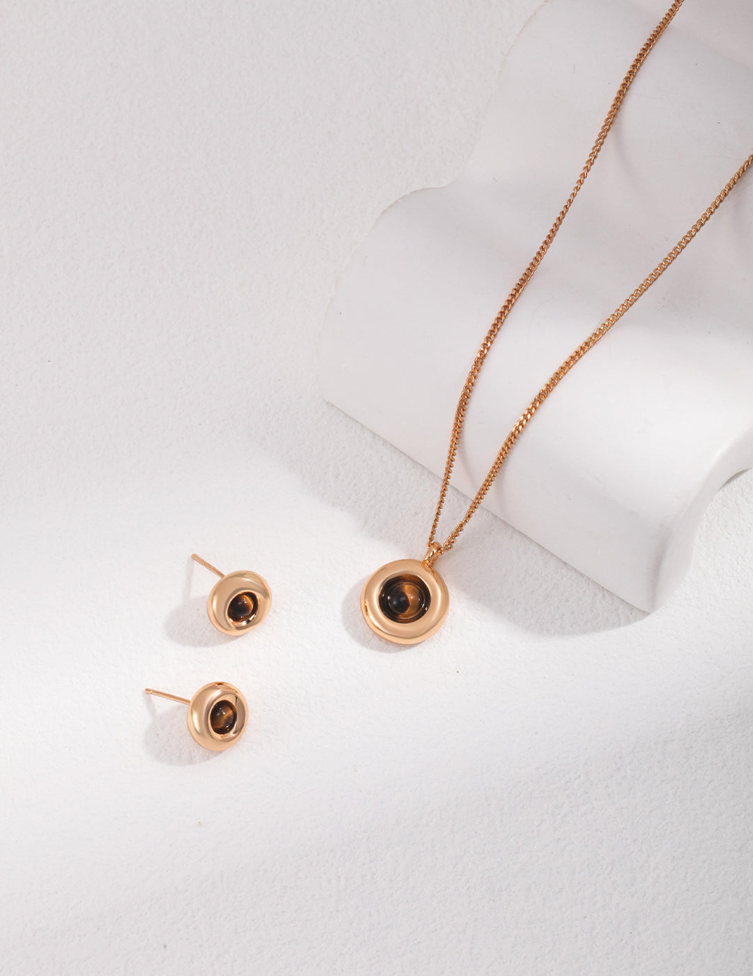 Elegant Minimalist Gold Circle Stud Earrings: Timeless Sterling Silver